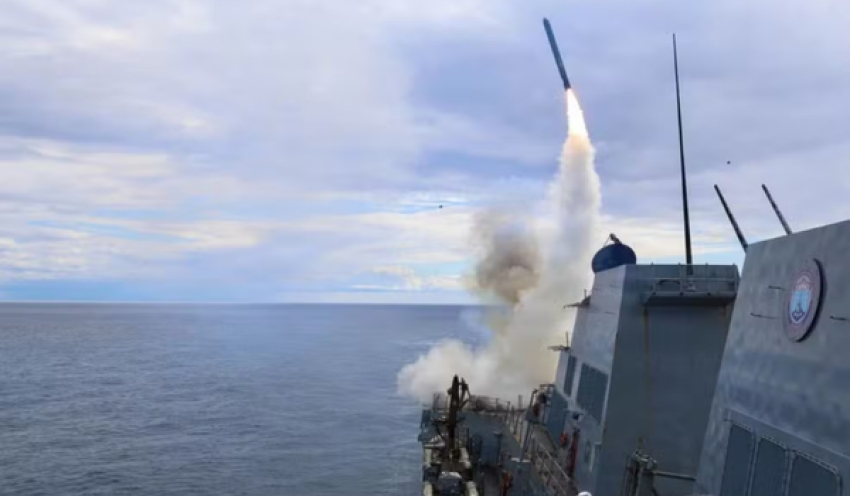 Governo Trump anuncia produção acelerada de US$ 23 bilhões em novos mísseis Tomahawk