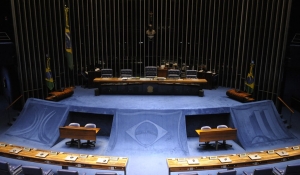 Plenário pode votar projeto que reduz inelegibilidade de políticos condenados