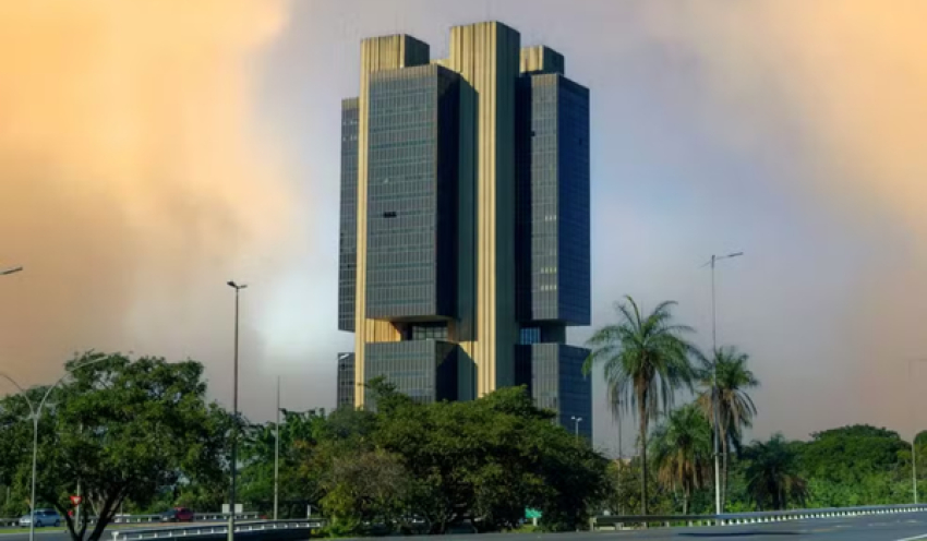 Dívida pública sobe 10 pontos do PIB na parcial do governo Lula e atinge 81,9%, maior nível em mais de 5 anos