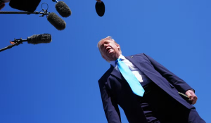 Trump diz que dar&aacute; chance ao Ir&atilde; e que n&atilde;o tem pressa nas negocia&ccedil;&otilde;es para dar fim &agrave; guerra