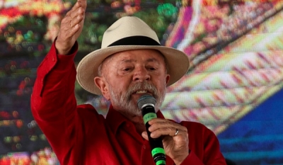 Lula diz que governo prepara crédito para compra de moto por entregadores de aplicativo