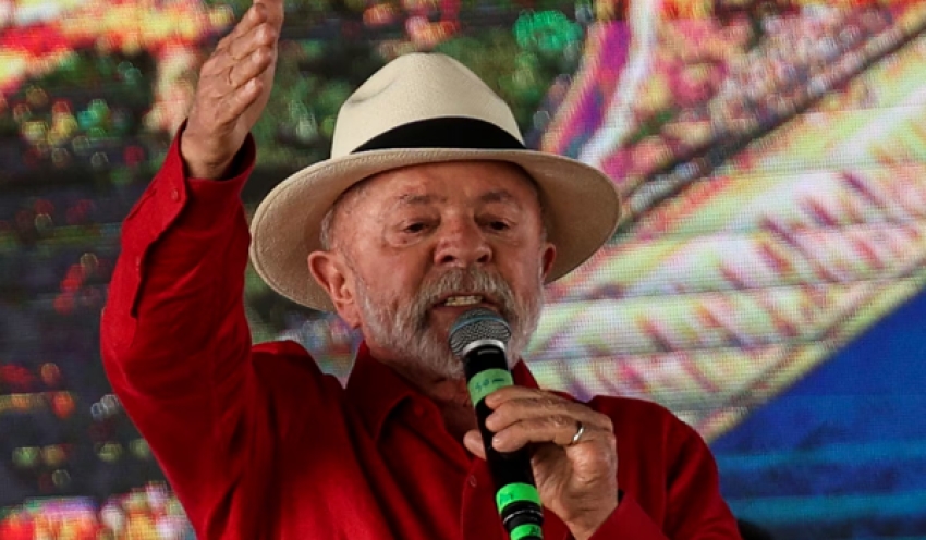 Lula diz que governo prepara crédito para compra de moto por entregadores de aplicativo