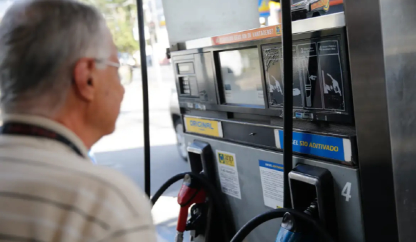 Governo prorroga por um mês subvenção de R$ 2,12 ao diesel