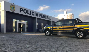Carro é apreendido pela Polícia Federal em Campina Grande em ação contra desvios de recursos milionários da saúde