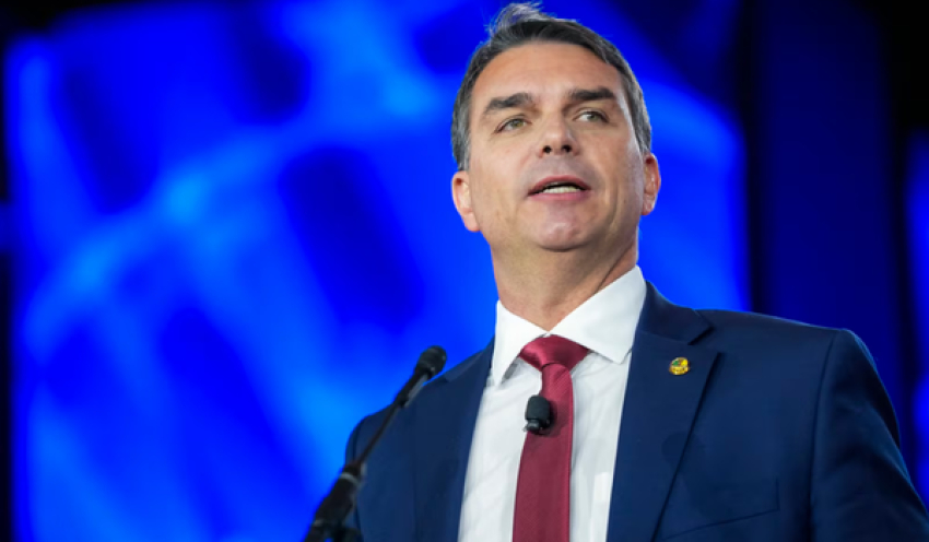 Flávio Bolsonaro promete aprovar fim da reeleição logo no início de eventual governo