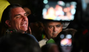 Liderança de Flávio Bolsonaro faz fundo de Ibovespa disparar quase 10% em Tóquio