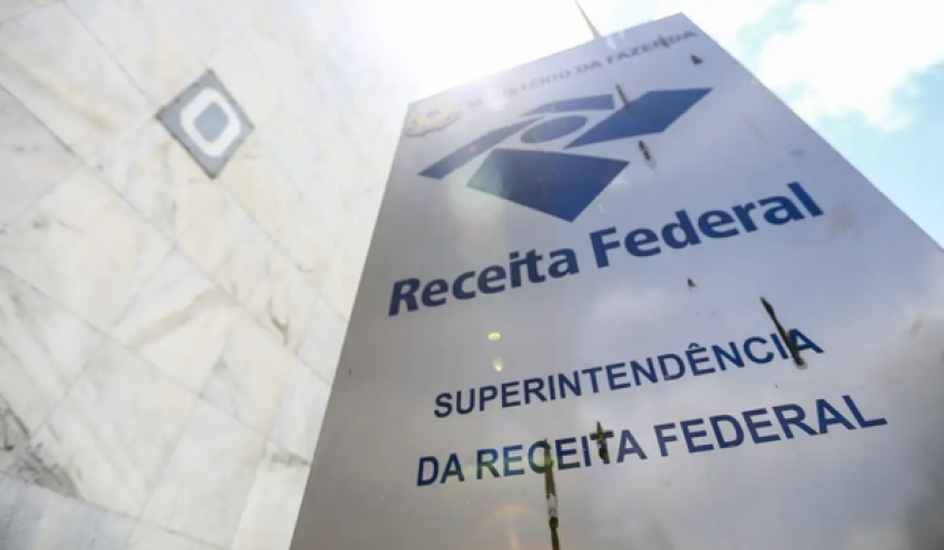 Receita paga lote especial de restituição automática em julho