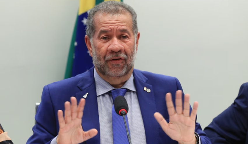 Em meio à crise no INSS, Lula chama Lupi para decidir futuro de ministro