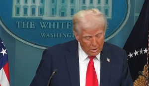 Colisão de avião e helicóptero: Trump culpa gestões anteriores por &#039;crise&#039; em aviação e diz que não há sobreviventes