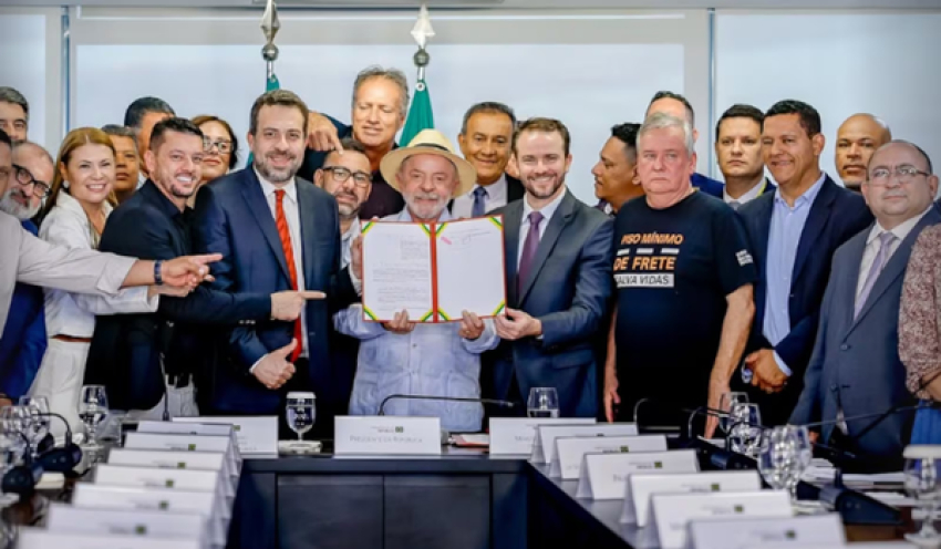 Lula sanciona lei com regras para garantir pagamento do piso do frete rodoviário
