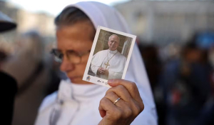 Papa Leão XIV passou noite tranquila após cirurgia para retirada de câncer de pulmão, diz Vaticano