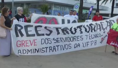 Ato de servidores da UFPB marca 1º de maio em João Pessoa