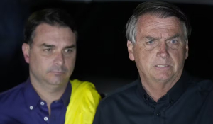 Jair Bolsonaro pede a Moraes para receber visita de Flávio; ministro envia pedido à PGR