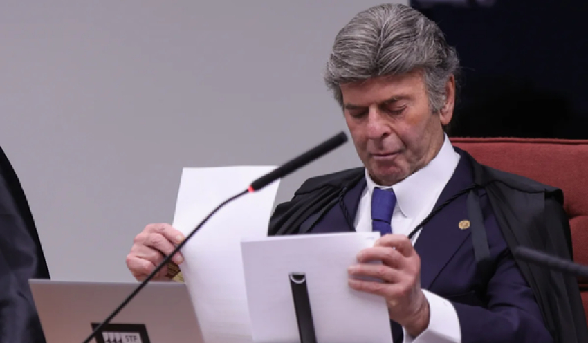 Fux dá 10 dias para Alcolumbre informar sobre reuniões da esposa de Moraes