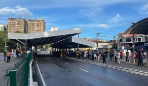Motoristas de ônibus do transporte público de João Pessoa mantêm greve pelo segundo dia