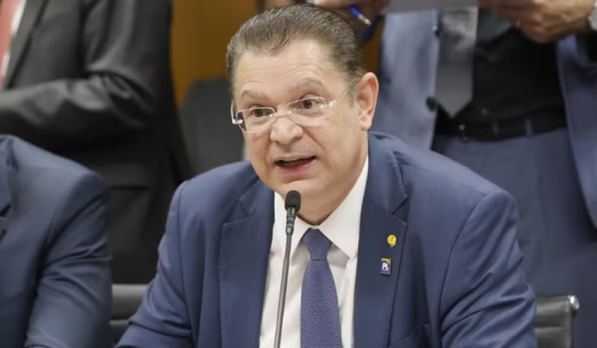 Oposição articula PEC da Anistia após Moraes suspender Lei da Dosimetria