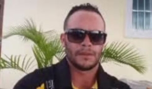 Vídeo registra momento que dono de mercadinho luta com suspeitos antes de ser baleado